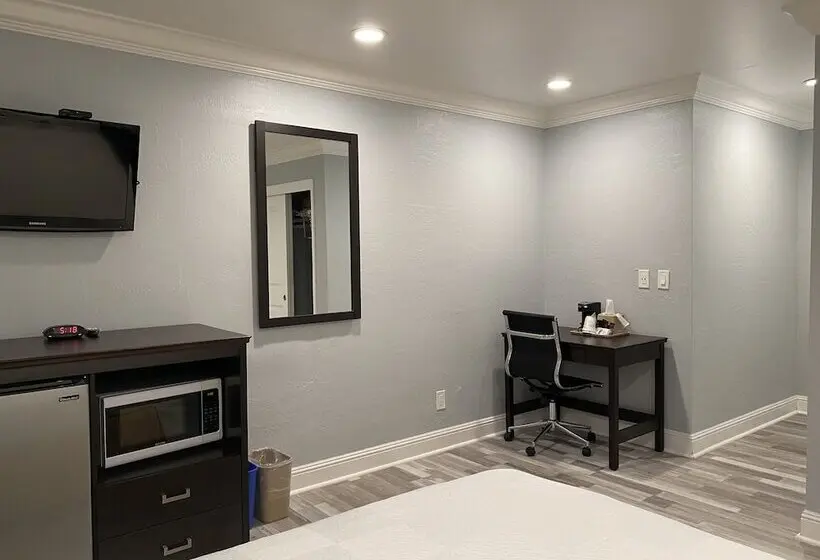 ホテル Aura Inn Monterey