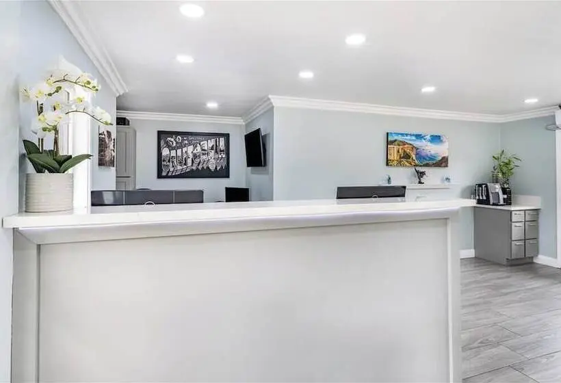 ホテル Aura Inn Monterey