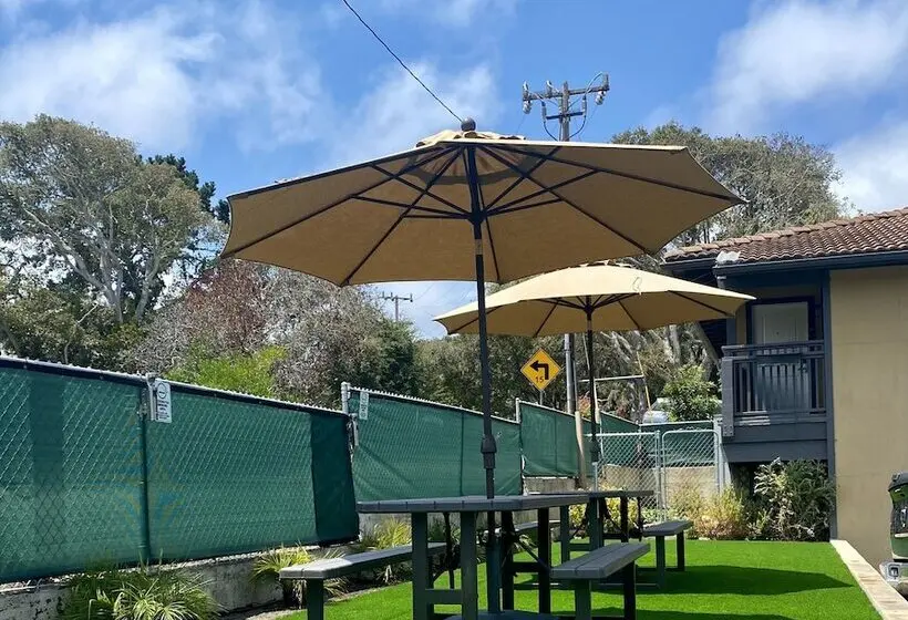 ホテル Aura Inn Monterey