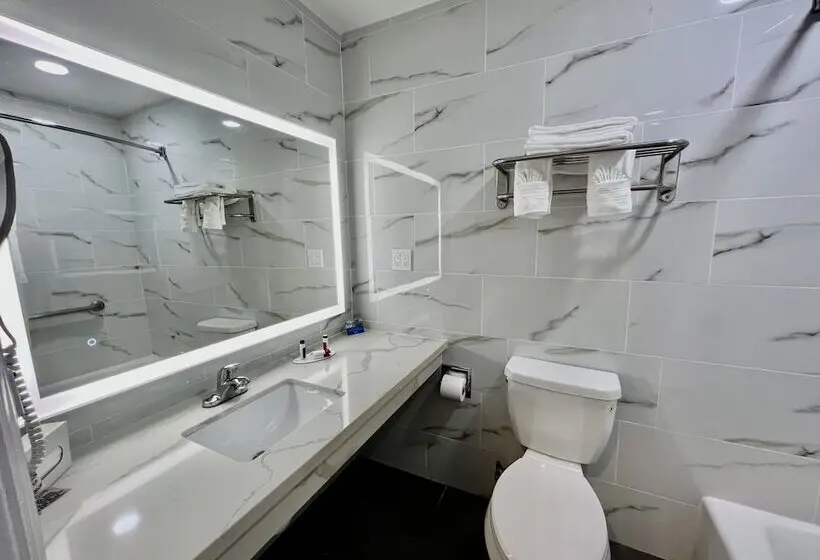 ホテル Aura Inn Monterey