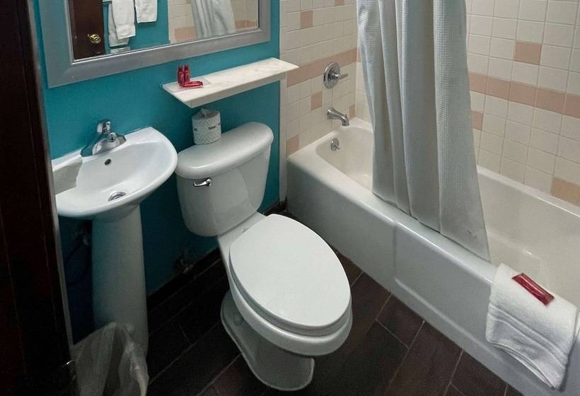 هتل Baymont By Wyndham Bellevue / Omaha