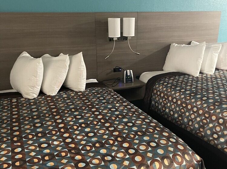 هتل Baymont By Wyndham Bellevue / Omaha