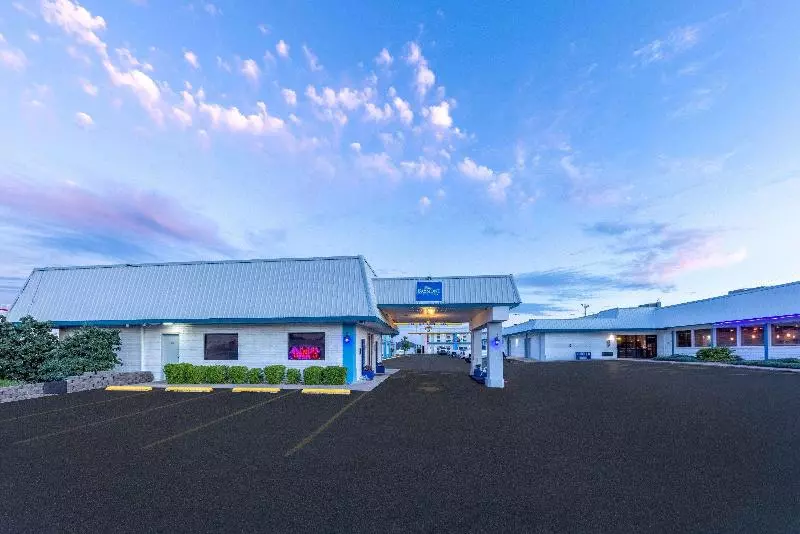 Hotelli Baymont By Wyndham El Dorado