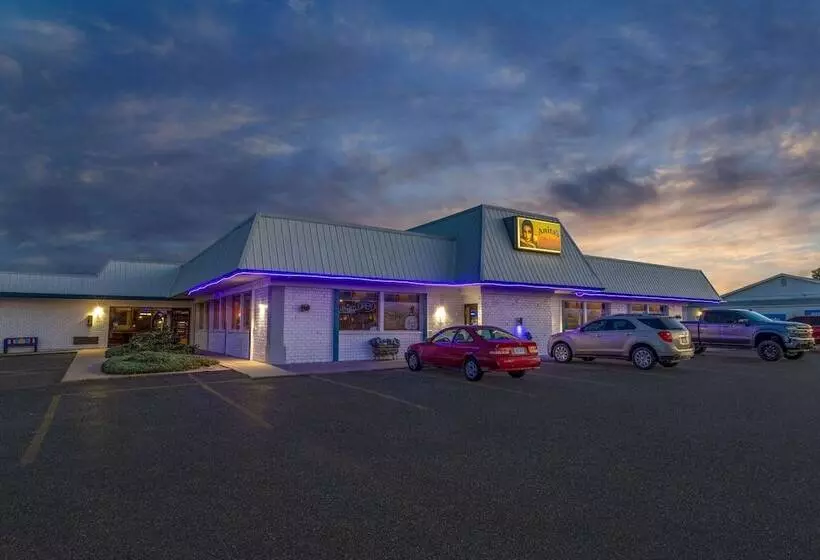 Hotelli Baymont By Wyndham El Dorado