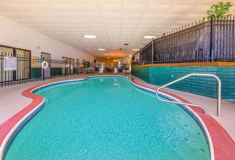 Hotelli Baymont By Wyndham El Dorado