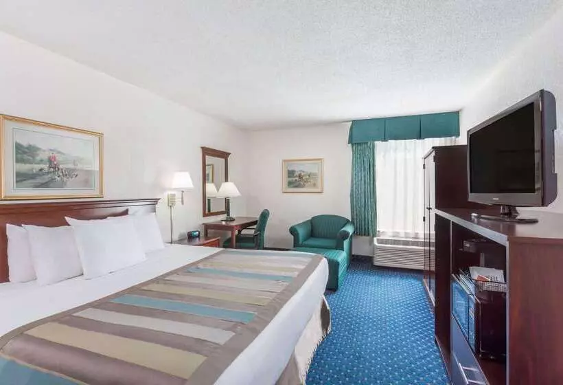 Hotel Baymont By Wyndham Greensboro/coliseum