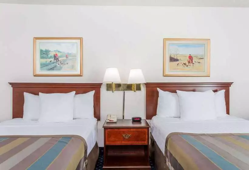 Hotel Baymont By Wyndham Greensboro/coliseum