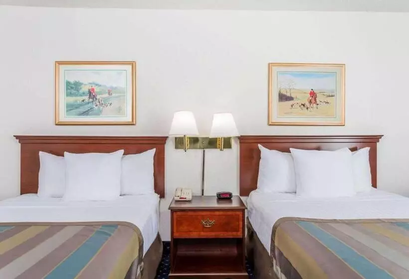 Hotel Baymont By Wyndham Greensboro/coliseum