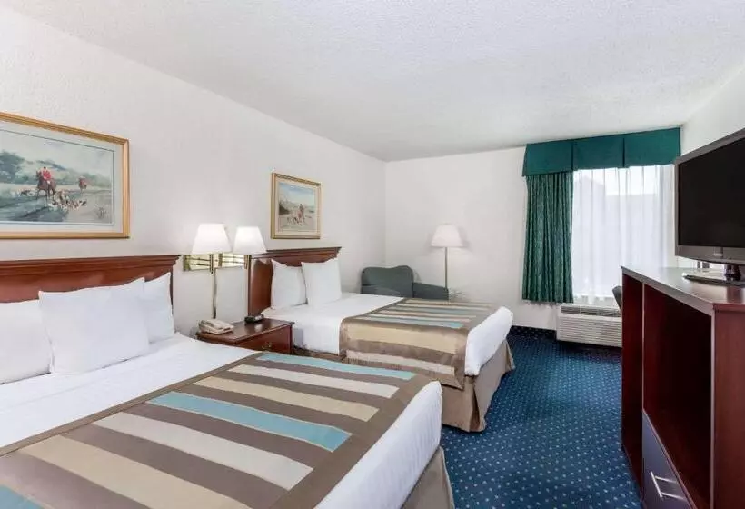 Hotel Baymont By Wyndham Greensboro/coliseum