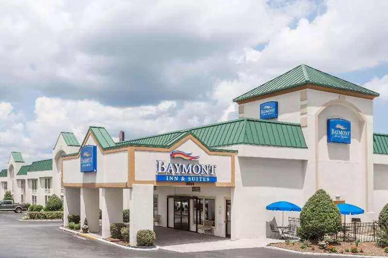 Hotel Baymont By Wyndham Greensboro/coliseum