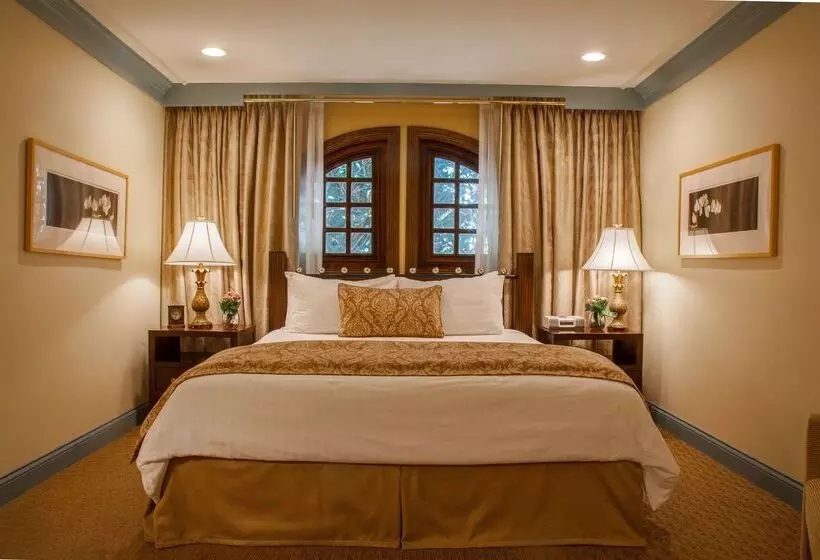 בית מלון כפרי Best Western Plus Sunset Plaza