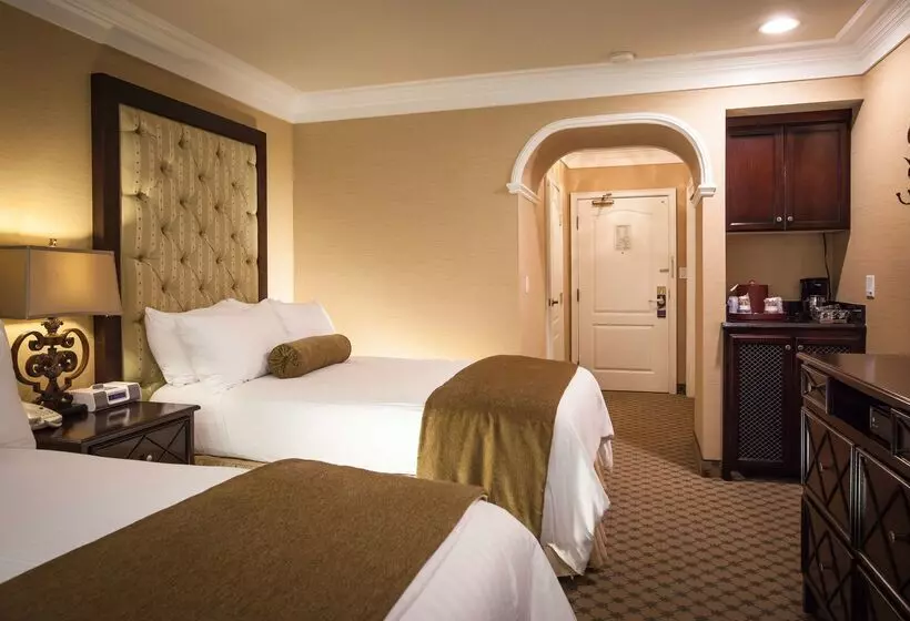 בית מלון כפרי Best Western Plus Sunset Plaza