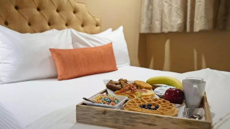 בית מלון כפרי Best Western Plus Sunset Plaza