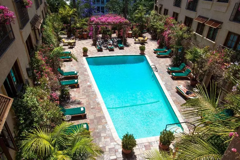 בית מלון כפרי Best Western Plus Sunset Plaza