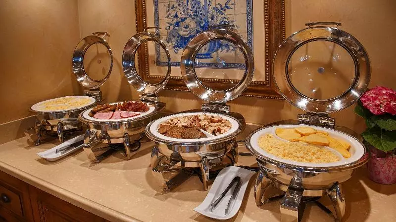 בית מלון כפרי Best Western Plus Sunset Plaza