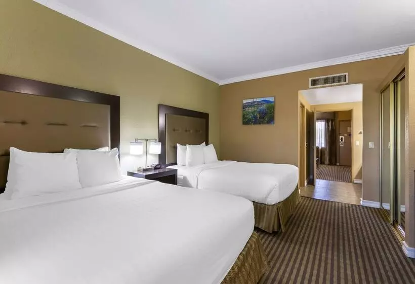 فندق Best Western Royal Sun Inn & Suites