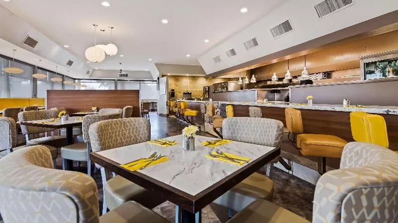 فندق Best Western Royal Sun Inn & Suites