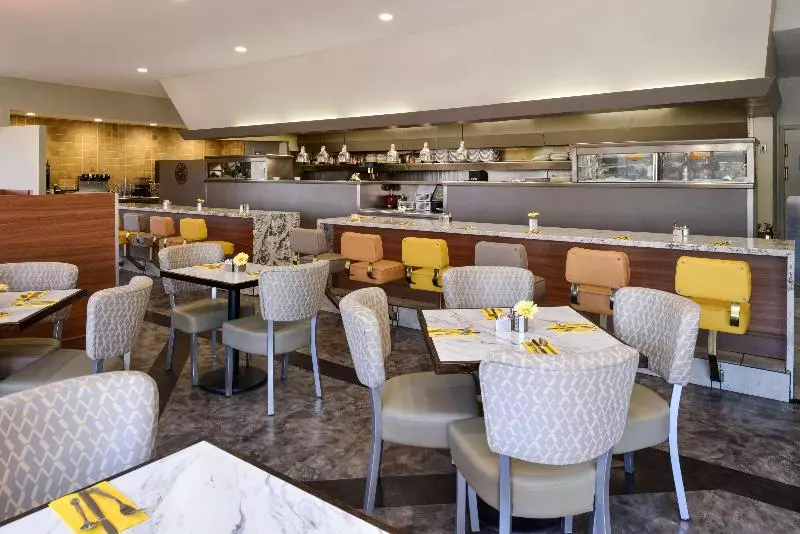 فندق Best Western Royal Sun Inn & Suites