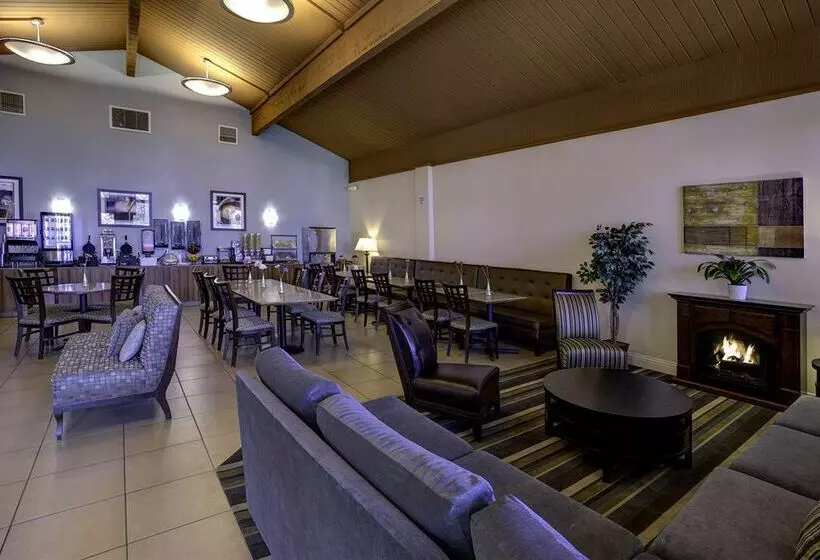 בית מלון כפרי Best Western Valencia Inn