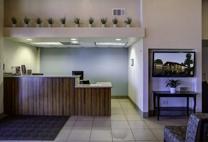 בית מלון כפרי Best Western Valencia Inn