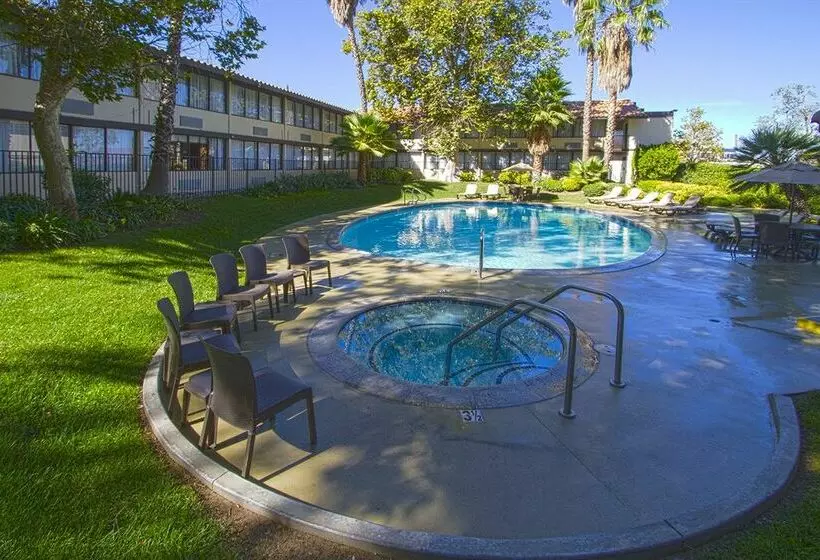 בית מלון כפרי Best Western Valencia Inn