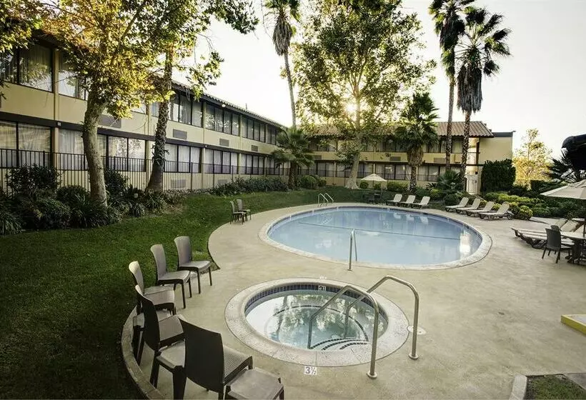 בית מלון כפרי Best Western Valencia Inn