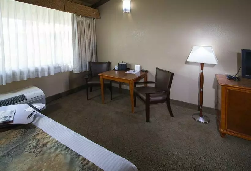 בית מלון כפרי Best Western Valencia Inn