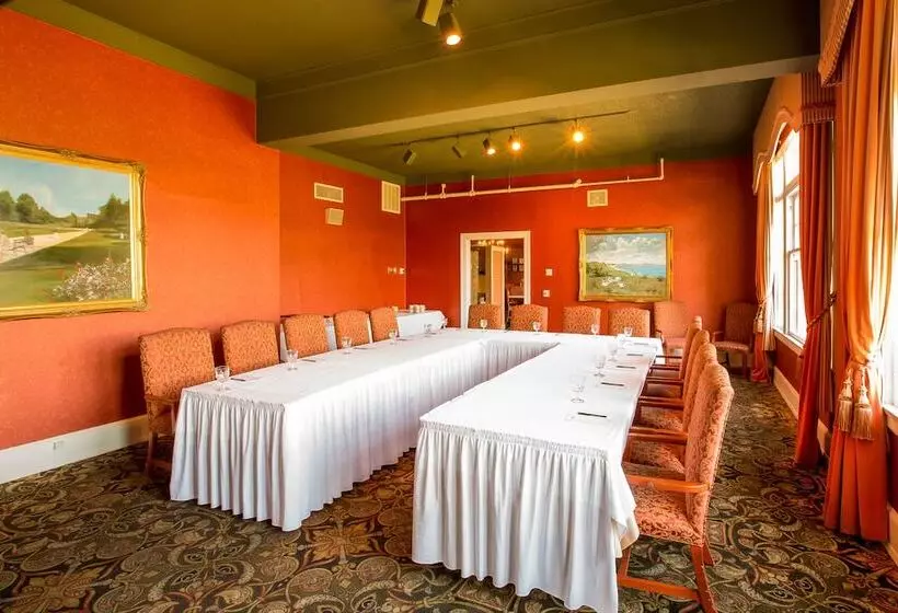 Columbia Gorge Hotel & Spa