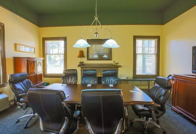 Columbia Gorge Hotel & Spa