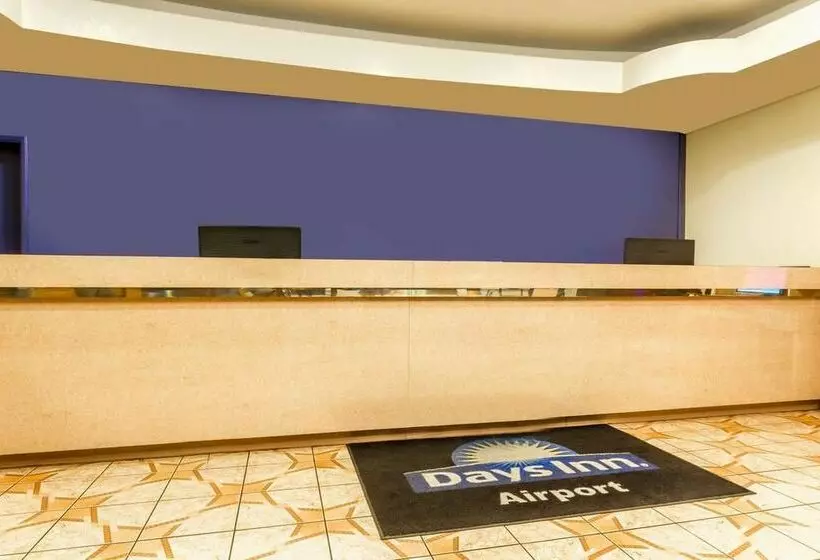 Отель Days Inn By Wyndham Airport  Phoenix