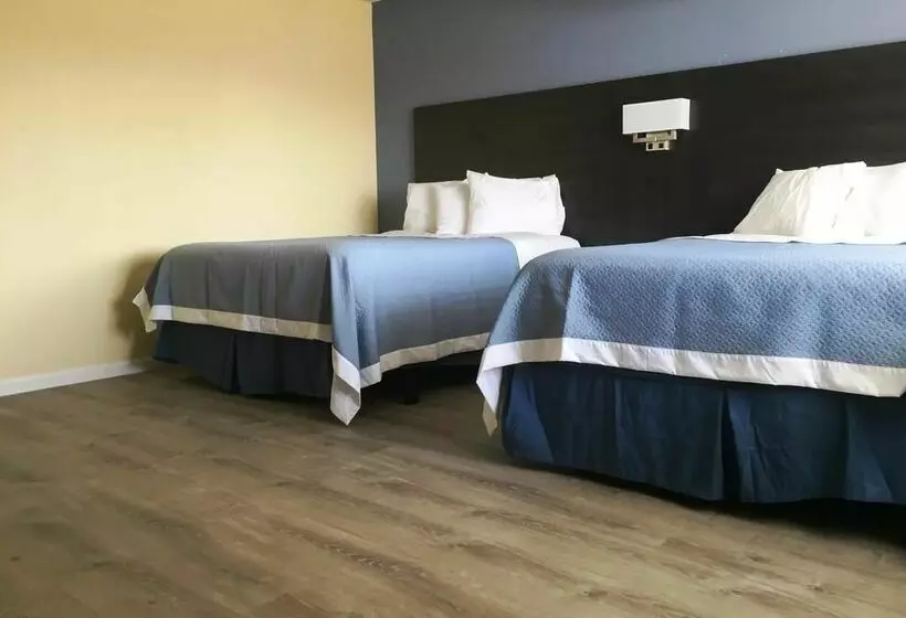 Отель Days Inn By Wyndham Airport  Phoenix