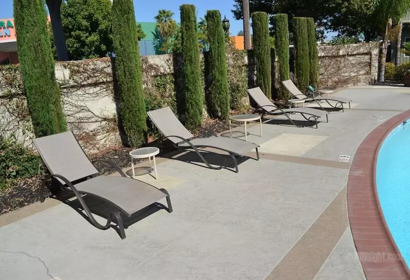 酒店 Days Inn & Suites By Wyndham Lodi