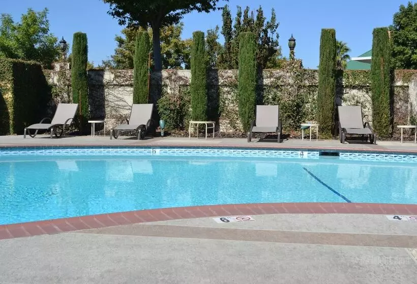 酒店 Days Inn & Suites By Wyndham Lodi