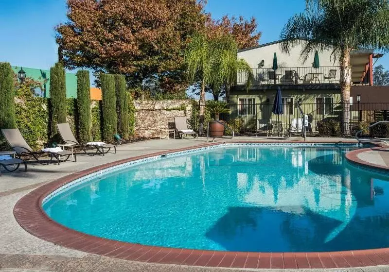 酒店 Days Inn & Suites By Wyndham Lodi