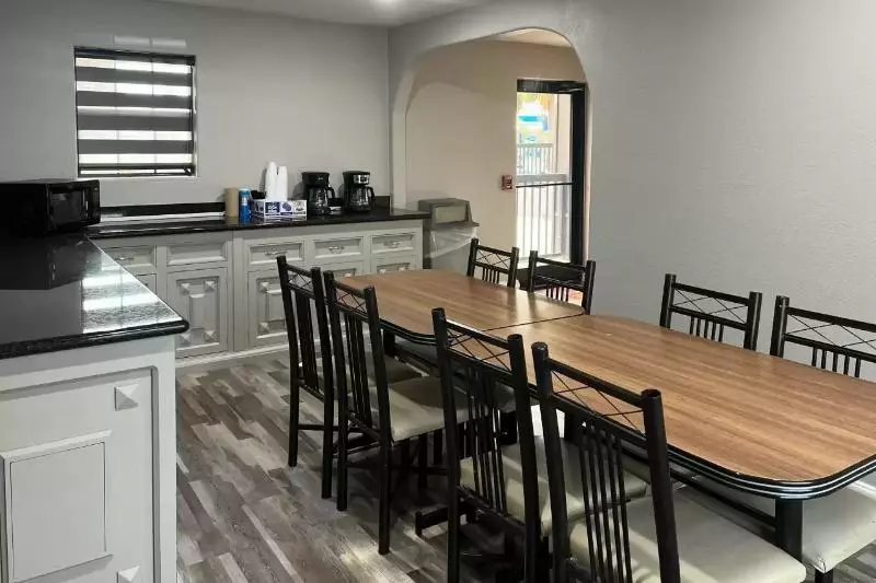 Hotel Econo Lodge Inn & Suites