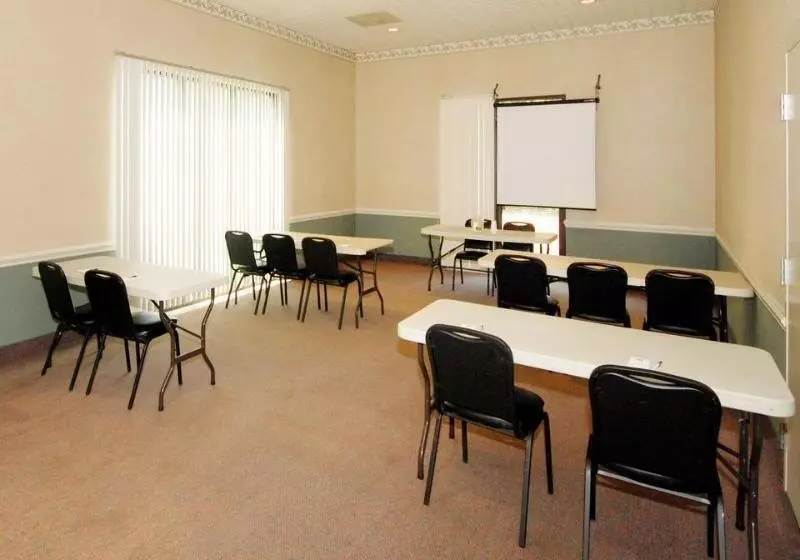 فندق Red Roof Inn Sanford