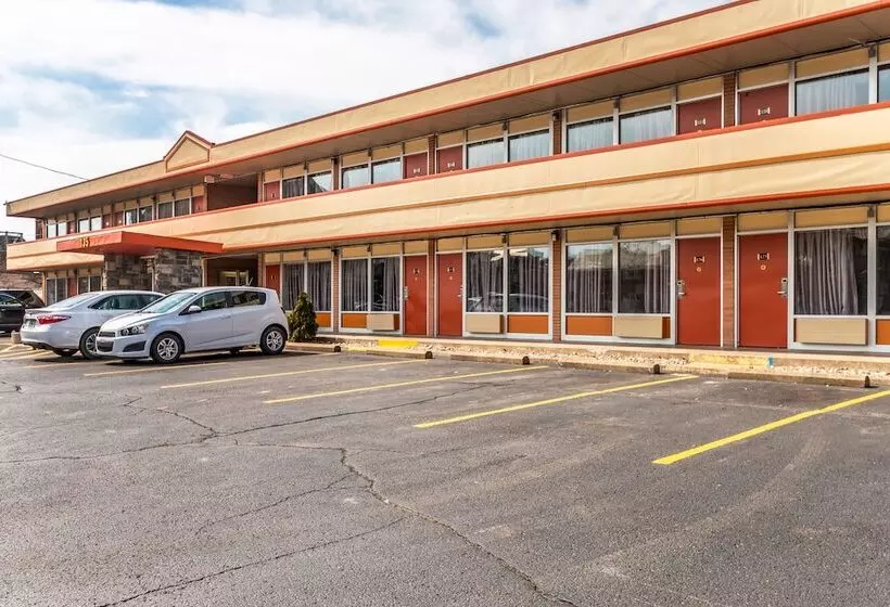 Отель Econo Lodge