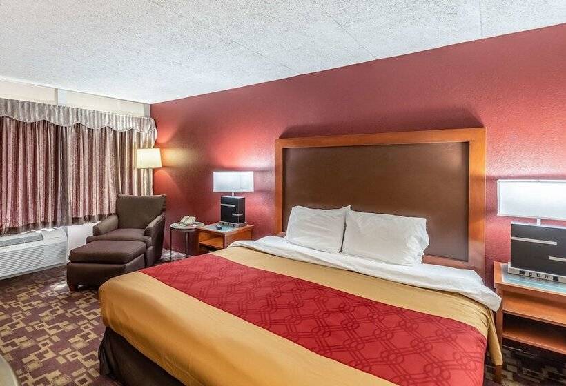 Отель Econo Lodge