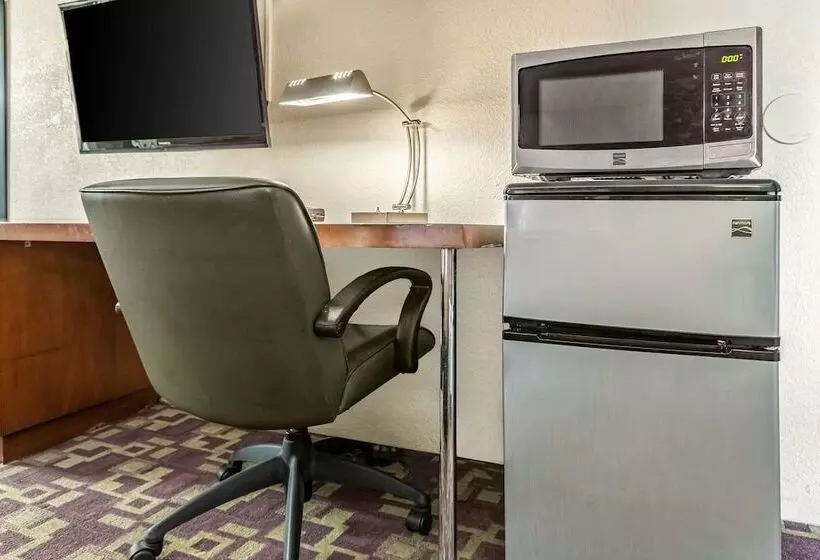 Отель Econo Lodge