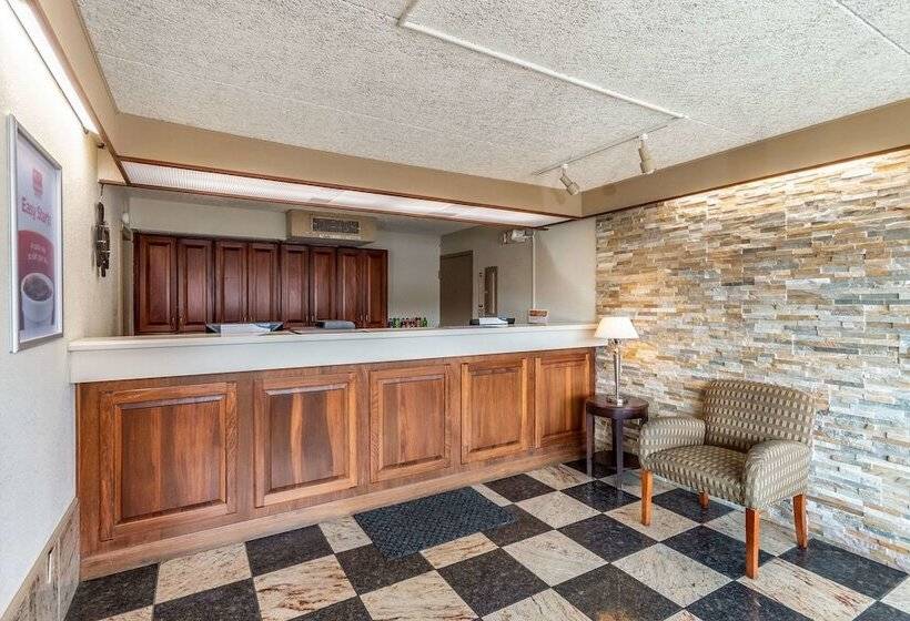 Отель Econo Lodge