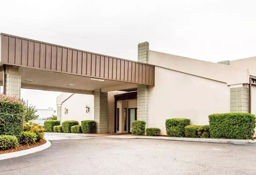 בית מלון כפרי Executive Inn And Suites