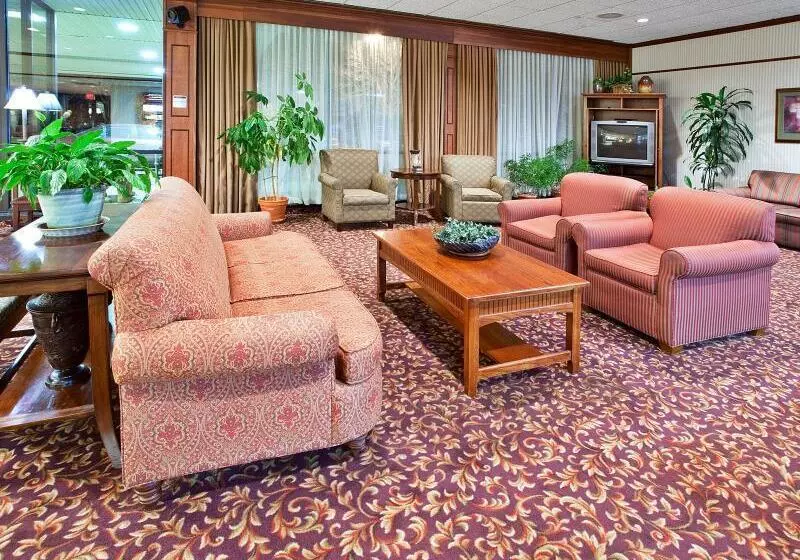 호텔 Holiday Inn Express Big Rapids, An Ihg