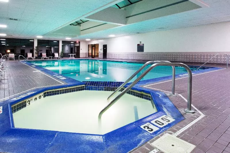 호텔 Holiday Inn Express Big Rapids, An Ihg