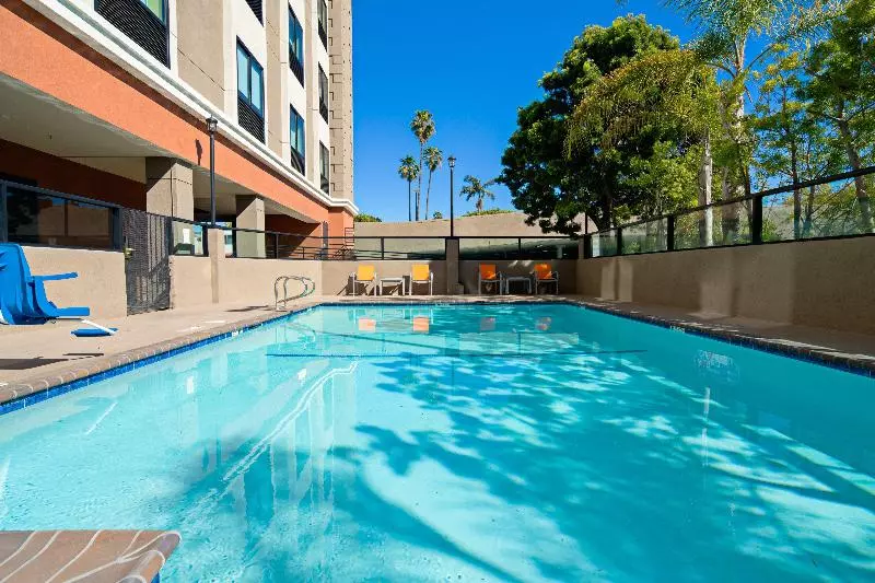 فندق Holiday Inn Express Los Angeles Lax Airport, An Ihg