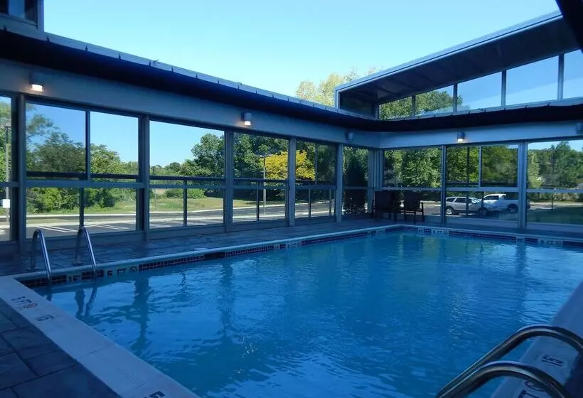 호텔 Holiday Inn Express Milford, An Ihg