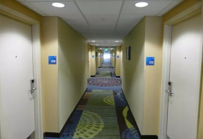 호텔 Holiday Inn Express Milford, An Ihg