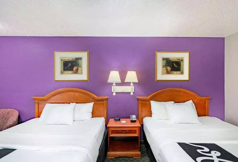 בית מלון כפרי La Quinta Inn By Wyndham El Dorado