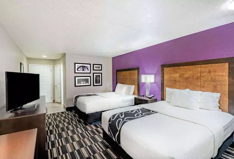 בית מלון כפרי La Quinta Inn By Wyndham El Dorado