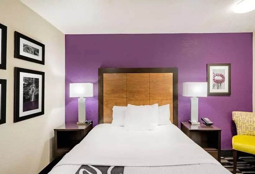 בית מלון כפרי La Quinta Inn By Wyndham El Dorado