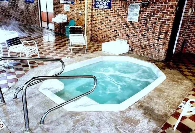 فندق Econo Lodge Manistee